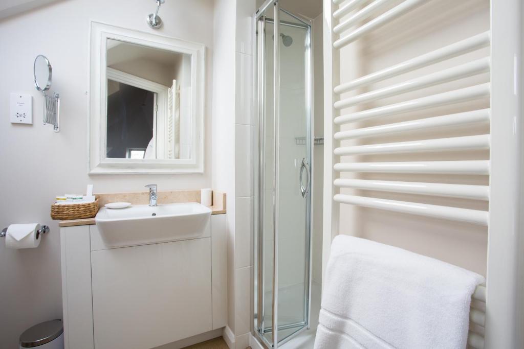 Grays Boutique B&B Bath Habitación foto A shower cubicle